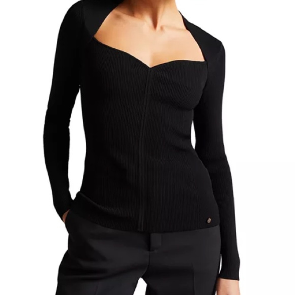 Ted Baker
Helenh Sweetheart Neckline Knitted Top size 10-12